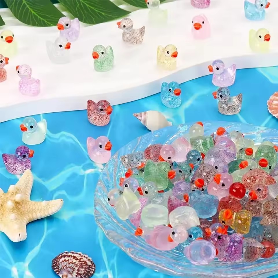 ~ Miniature resin duck with pu - огляд і ціна Pothos